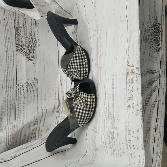 🎉HP🎉Unisa Black and White Gold Studded heels with bow - Picture 4 of 11